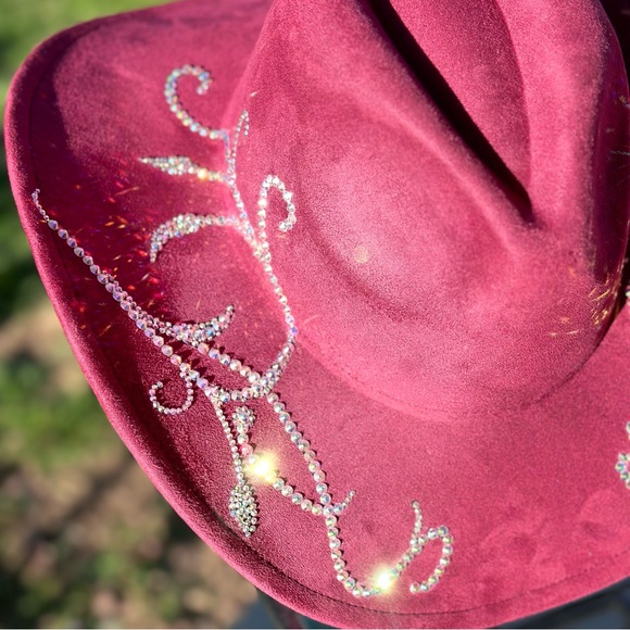NWT Rodeo Queen Burgundy Suede Swarovski Crystals Cowboy Hat - Picture 4 of 6